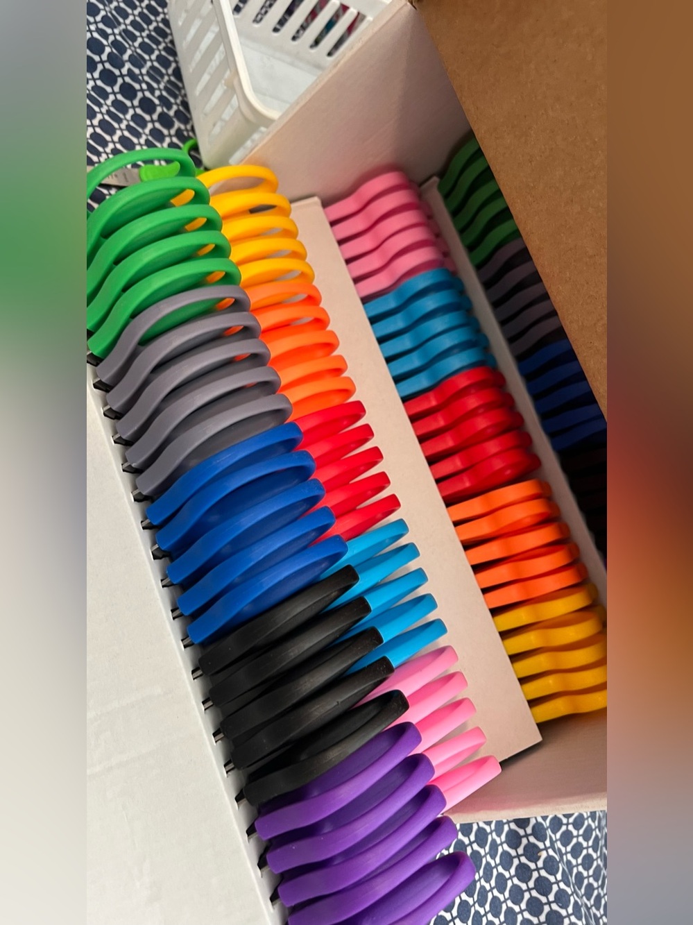 New in Box 100 pieces Multicolor school scissors Set - Assorted Bright Colors